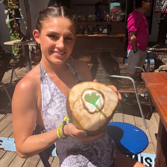 Welcome to my closet 💁🏻♀️🛍 - Picture 4 of 7